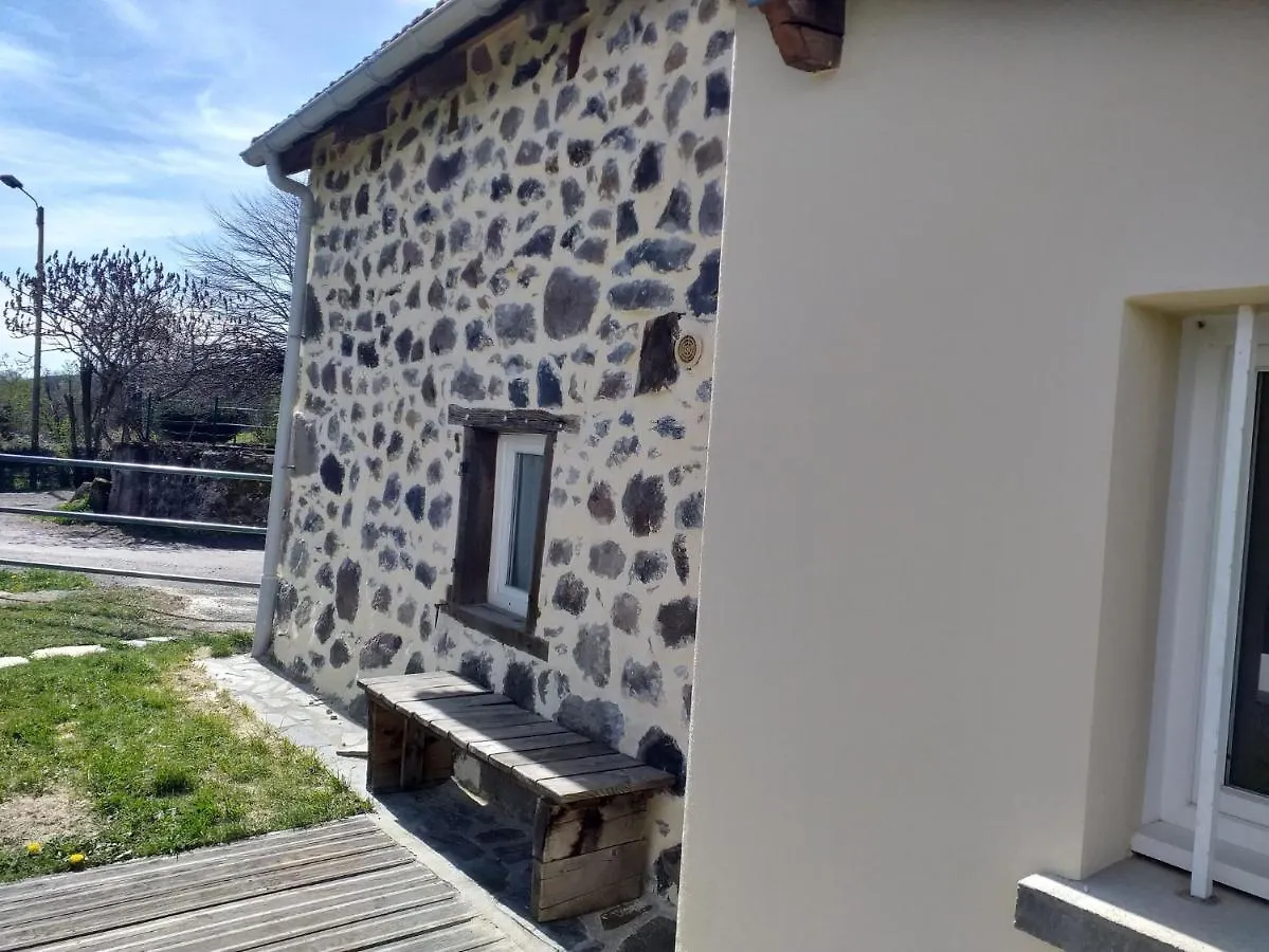 Location Insolite Dans Un Four A Pain Saint-Etienne-de-Carlat