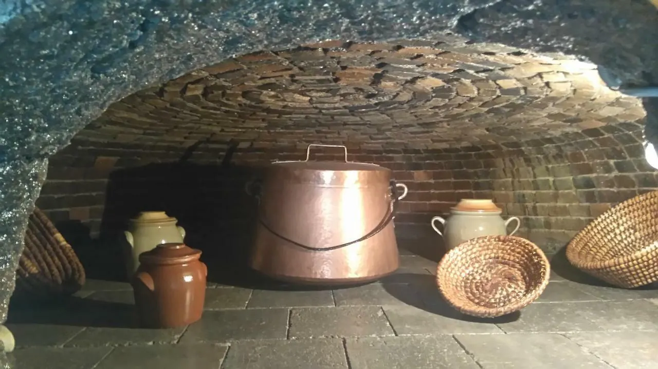 Holiday home Location Insolite Dans Un Four A Pain Saint-Etienne-de-Carlat