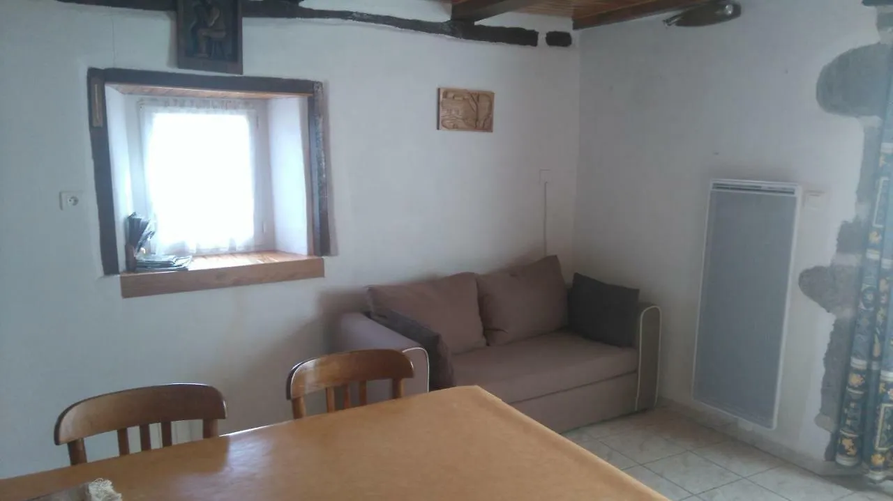 Location Insolite Dans Un Four A Pain Saint-Etienne-de-Carlat Holiday home