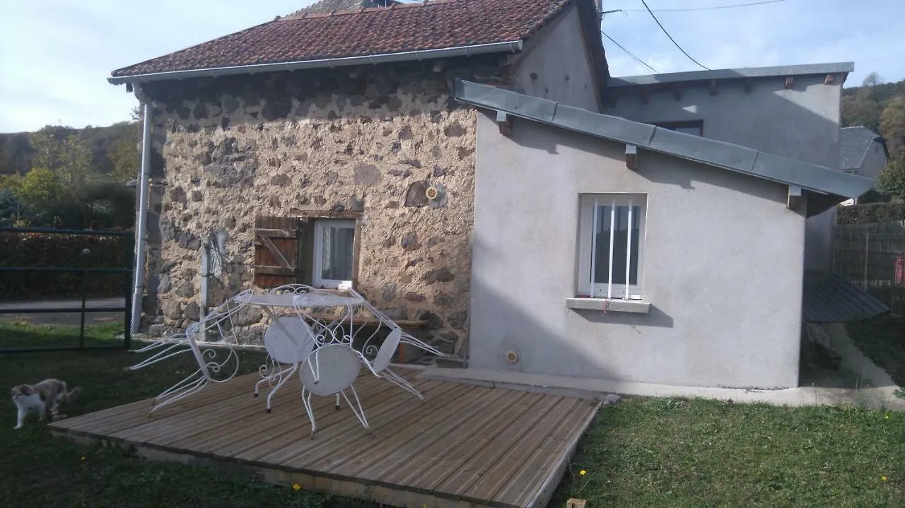 Holiday home Location Insolite Dans Un Four A Pain Saint-Etienne-de-Carlat France