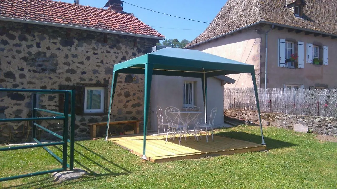 Location Insolite Dans Un Four A Pain Saint-Etienne-de-Carlat